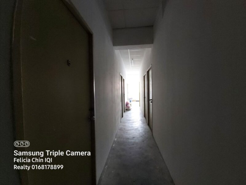 FOR SALE 3-Storey Shoplot at Grand Plaza Putatan ( Intermediate )