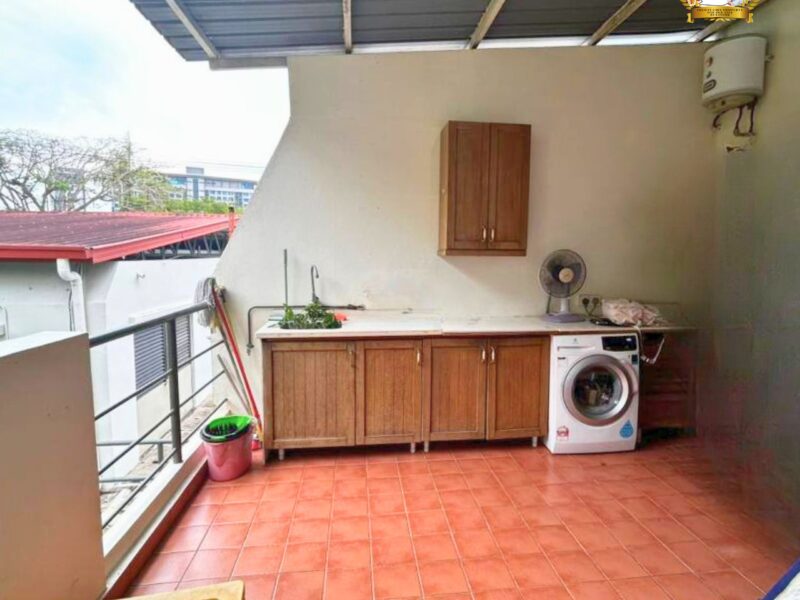 FOR SALE | Signal Hill Tower Duplex